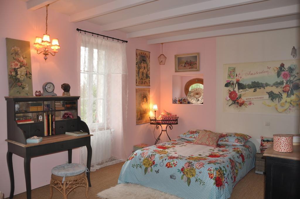 La Maison De Rose Bed & Breakfast Brossac Oda fotoğraf